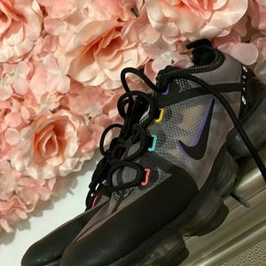 Used colorful vapor max